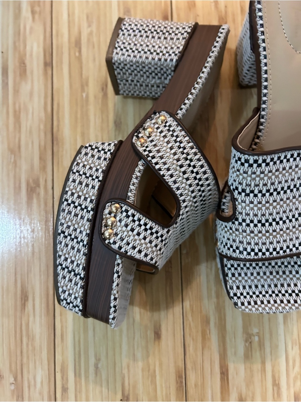Cato Black and White Woven Block Heel Sandals (9.5) - Picture 2 of 6